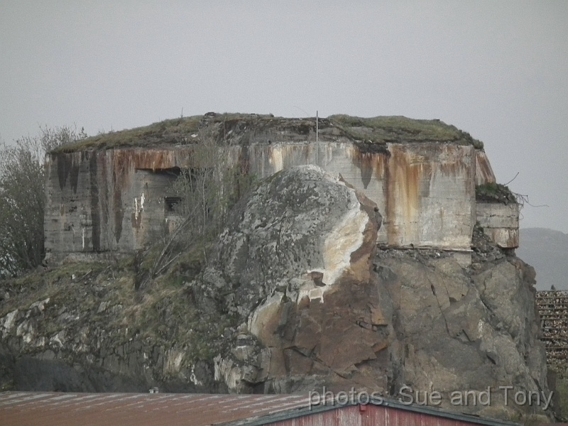 day4 0234.jpg - Also at Svolvaer, it looked like a WW2 gun emplacement or pill box